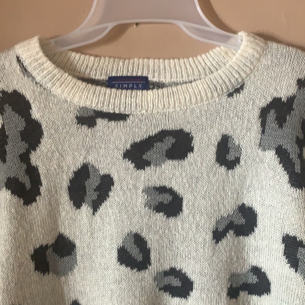 Simply Styled Large Leopard Sweater - Picture 2 of 6